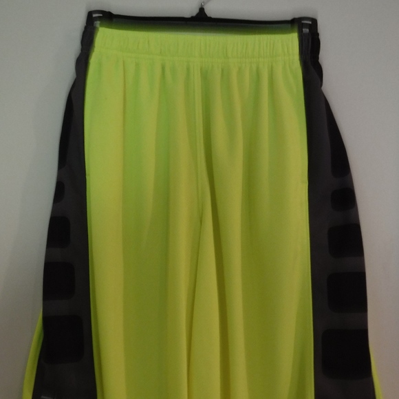 Nike Hoodie and short set - Picture 3 of 3